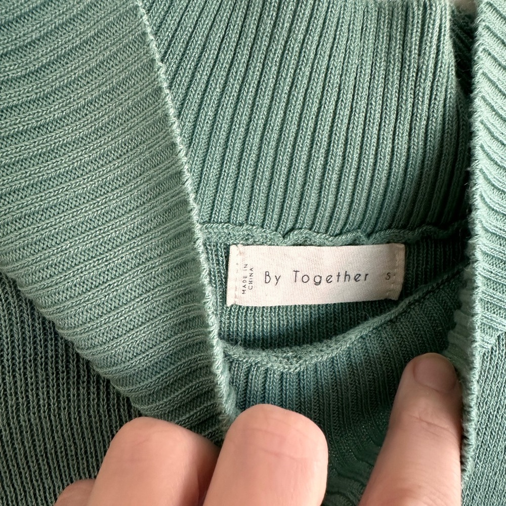 Green Sweater Tank - Picture 4 of 6